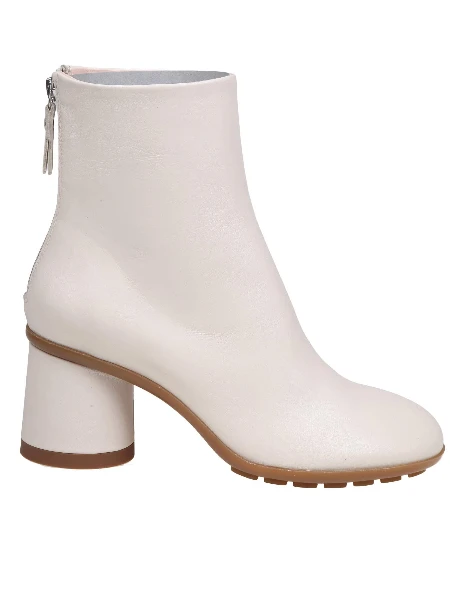 Curvy Ankle Boots In Chalk Color Leather